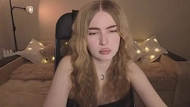 Snapshot of ViolettaLopez chatting on 23, 2, 2026 ViolettaLopez online show from 23, 2, 2026