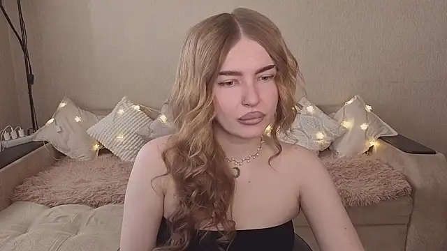 Snapshot of ViolettaLopez chatting on 14, 3, 2026 ViolettaLopez online show from 14, 3, 2026