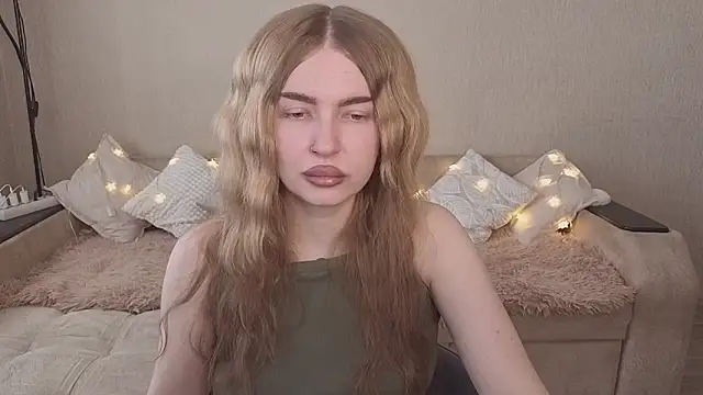 Snapshot of ViolettaLopez chatting on 15, 3, 2026 ViolettaLopez online show from 15, 3, 2026