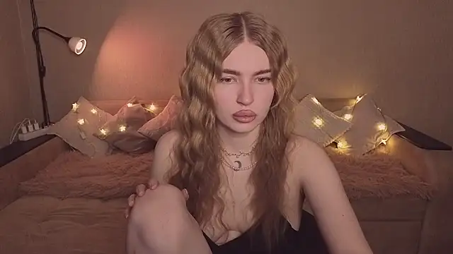 Snapshot of ViolettaLopez chatting on 16, 3, 2026 ViolettaLopez online show from 16, 3, 2026