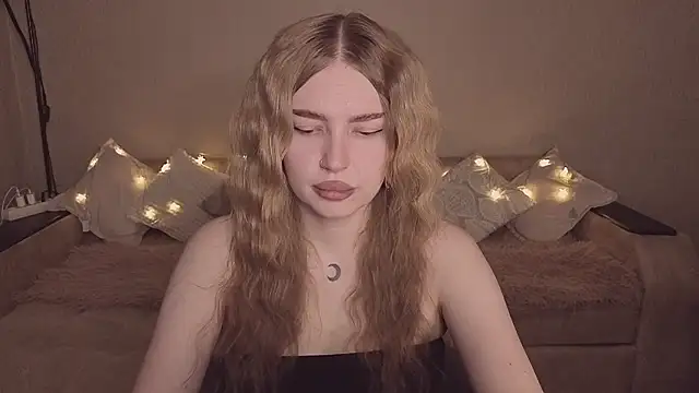 Snapshot of ViolettaLopez chatting on 25, 3, 2026 ViolettaLopez online show from 25, 3, 2026