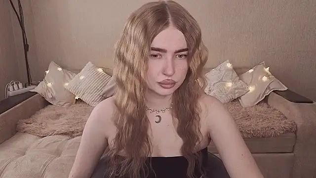 Snapshot of ViolettaLopez chatting on 27, 3, 2026 ViolettaLopez online show from 27, 3, 2026