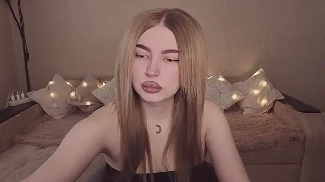 Snapshot of ViolettaLopez chatting on 28, 3, 2026 ViolettaLopez online show from 28, 3, 2026