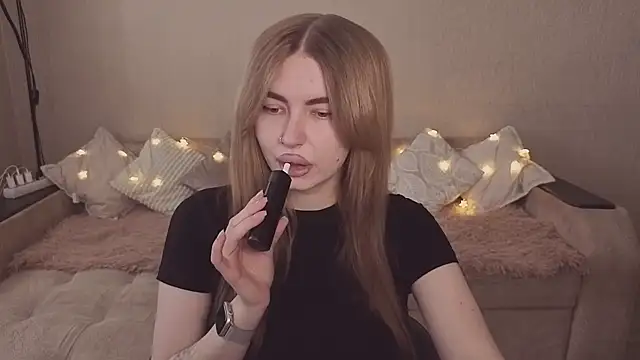 Snapshot of ViolettaLopez chatting on 7, 4, 2026 ViolettaLopez online show from 7, 4, 2026