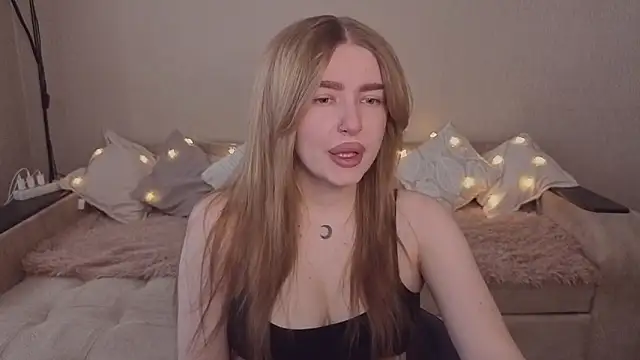 Snapshot of ViolettaLopez chatting on 10, 4, 2026 ViolettaLopez online show from 10, 4, 2026