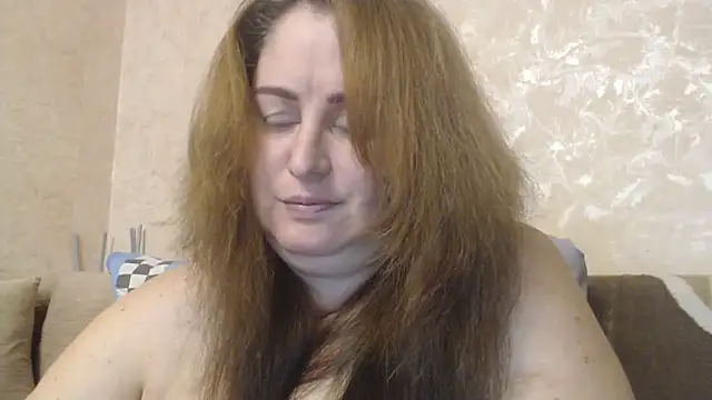Amy August online show from 1, 2, 2025