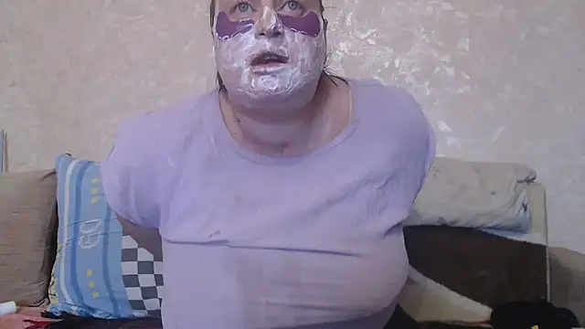 Amy August online show from 6, 2, 2025