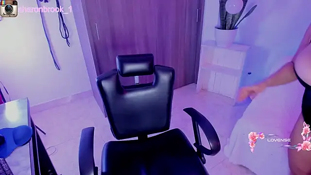 Snapshot of sharon_1 chatting on 15, 10, 2025 sharon 1 online show from 15, 10, 2025