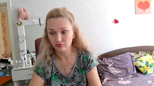 Snapshot of ModelEva chatting on 23, 9, 2025 ModelEva online show from 23, 9, 2025