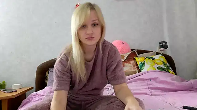 Snapshot of ModelEva chatting on 9, 10, 2025 ModelEva online show from 9, 10, 2025