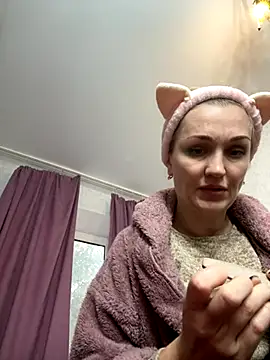 Snapshot of ModelEva chatting on 23, 10, 2025 ModelEva online show from 23, 10, 2025