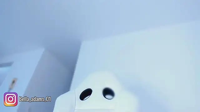 Snapshot of bella_adams_ chatting on 14, 11, 2025 bella adams online show from 14, 11, 2025