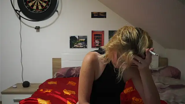 Snapshot of Moistdevil chatting on 6, 10, 2025 Moistdevil online show from 6, 10, 2025