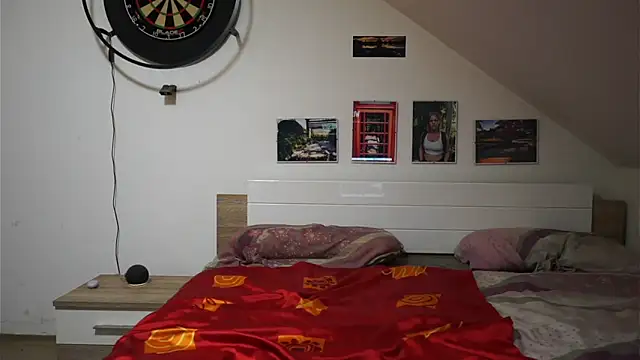 Snapshot of Moistdevil chatting on 22, 10, 2025 Moistdevil online show from 22, 10, 2025