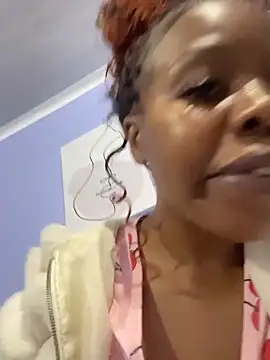 Snapshot of cherryontopy chatting on 5, 11, 2025 cherryontopy online show from 5, 11, 2025