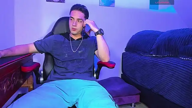 Alex smith00 online show from 4, 12, 2024