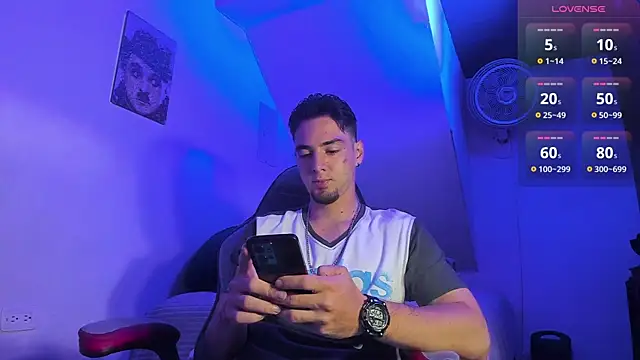 Snapshot of Alex_smith00 chatting on 19, 12, 2025 Alex smith00 online show from 19, 12, 2025