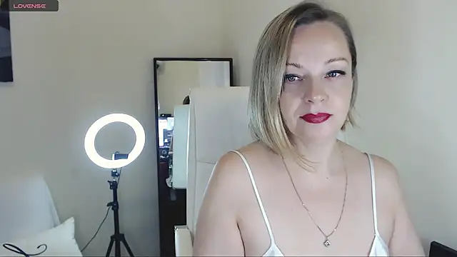 Snapshot of Tilly_Eliot chatting on 3, 2, 2025 Tilly Eliot online show from 3, 2, 2025