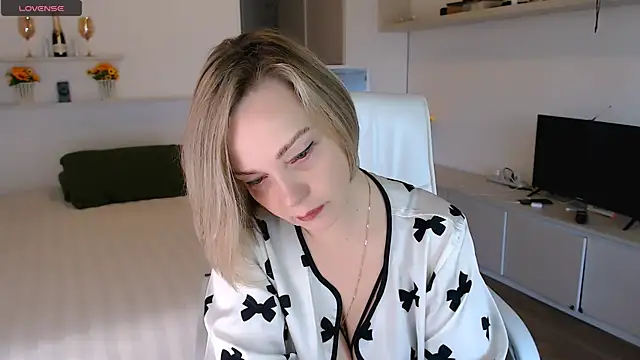 Tilly Eliot online show from 24, 9, 2025