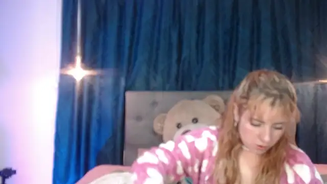 Snapshot of sarah_lovesu chatting on 24, 10, 2025 sarah lovesu online show from 24, 10, 2025