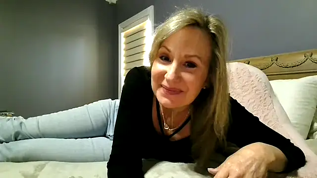 Snapshot of Lisaisluscious chatting on 25, 10, 2025 Lisaisluscious online show from 25, 10, 2025