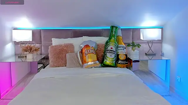 Snapshot of MiaMuse chatting on 21, 9, 2025 MiaMuse online show from 21, 9, 2025