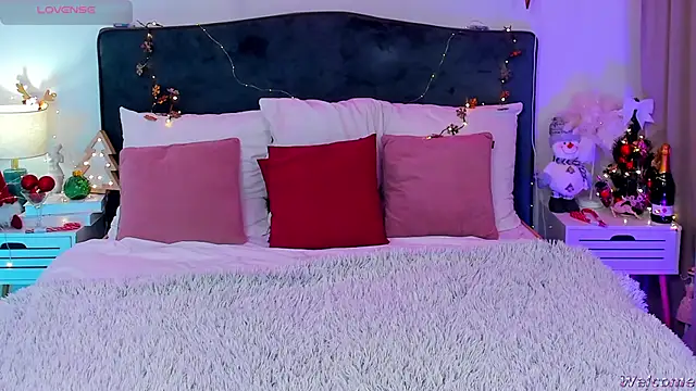 Snapshot of MiaMuse chatting on 18, 12, 2025 MiaMuse online show from 18, 12, 2025