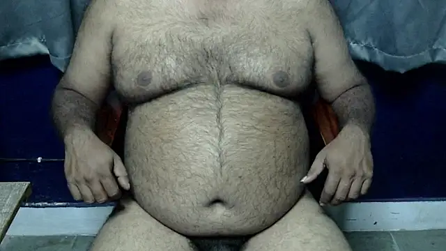 Snapshot of hairysubcub_70 chatting on 30, 10, 2025 hairysubcub 70 online show from 30, 10, 2025