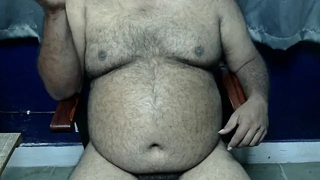 Snapshot of hairysubcub_70 chatting on 12, 11, 2025 hairysubcub 70 online show from 12, 11, 2025