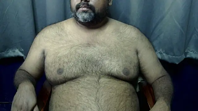 Snapshot of hairysubcub_70 chatting on 21, 11, 2025 hairysubcub 70 online show from 21, 11, 2025
