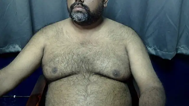 Snapshot of hairysubcub_70 chatting on 23, 11, 2025 hairysubcub 70 online show from 23, 11, 2025