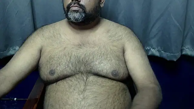Snapshot of hairysubcub_70 chatting on 26, 11, 2025 hairysubcub 70 online show from 26, 11, 2025