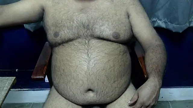 Snapshot of hairysubcub_70 chatting on 28, 11, 2025 hairysubcub 70 online show from 28, 11, 2025