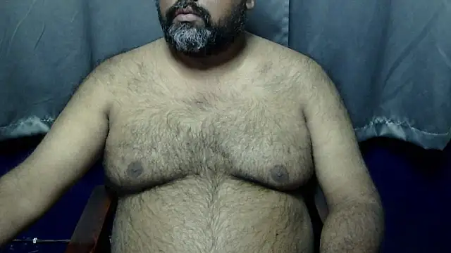 Snapshot of hairysubcub_70 chatting on 4, 12, 2025 hairysubcub 70 online show from 4, 12, 2025
