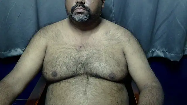 Snapshot of hairysubcub_70 chatting on 18, 12, 2025 hairysubcub 70 online show from 18, 12, 2025