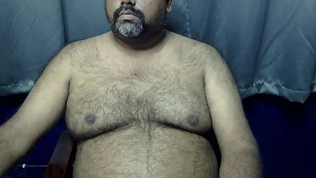 Snapshot of hairysubcub_70 chatting on 23, 12, 2025 hairysubcub 70 online show from 23, 12, 2025