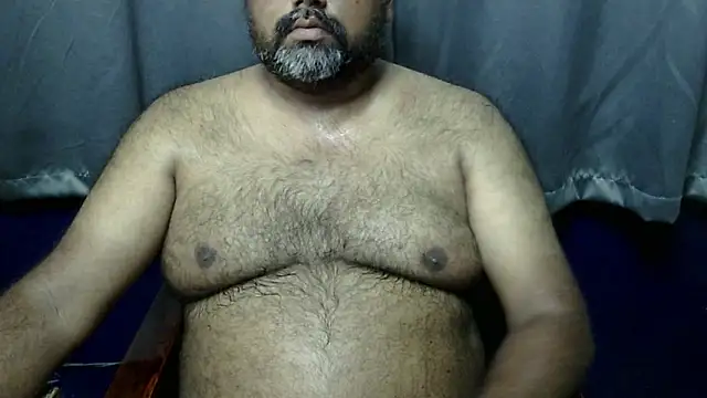 Snapshot of hairysubcub_70 chatting on 2, 3, 2026 hairysubcub 70 online show from 2, 3, 2026
