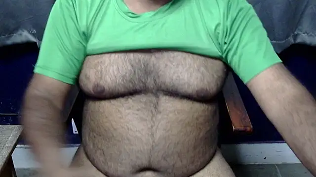 Snapshot of hairysubcub_70 chatting on 15, 3, 2026 hairysubcub 70 online show from 15, 3, 2026