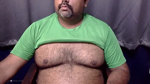 Snapshot of hairysubcub_70 chatting on 2, 4, 2026 hairysubcub 70 online show from 2, 4, 2026