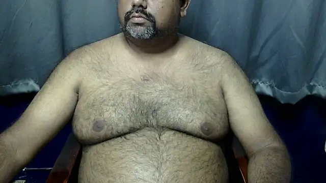 Snapshot of hairysubcub_70 chatting on 4, 4, 2026 hairysubcub 70 online show from 4, 4, 2026