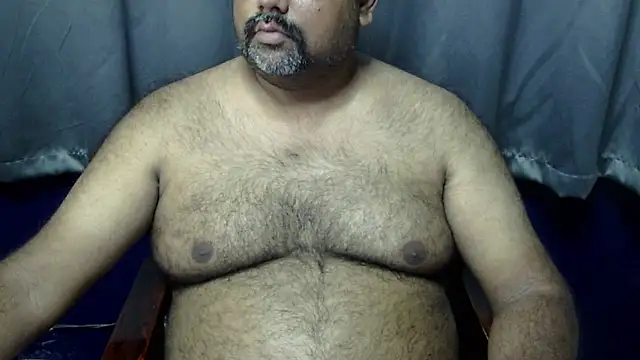 Snapshot of hairysubcub_70 chatting on 5, 4, 2026 hairysubcub 70 online show from 5, 4, 2026