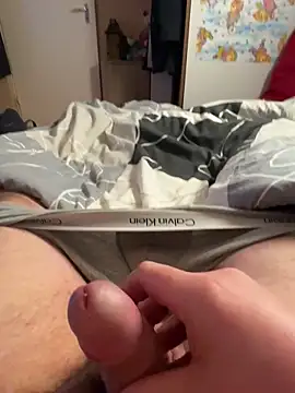 Snapshot of Tomi2244 chatting on 16, 12, 2025 Tomi2244 online show from 16, 12, 2025