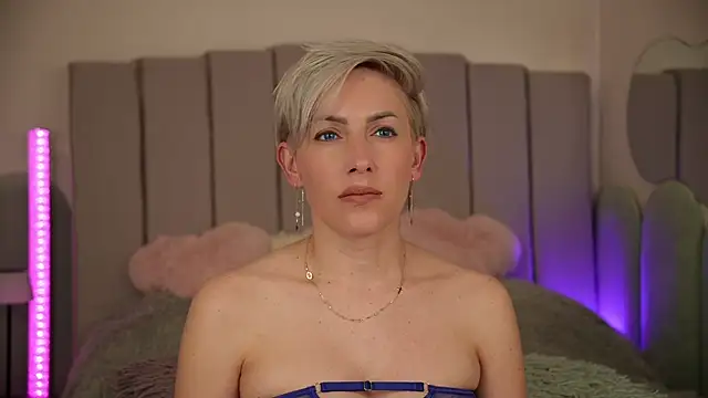 VickySecret96 online show from 13, 3, 2025