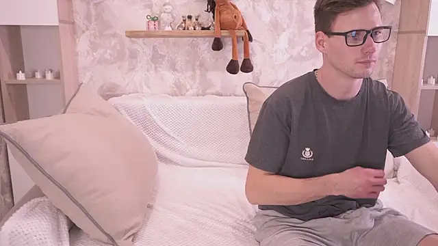 Snapshot of FluffyHat chatting on 14, 12, 2025 FluffyHat online show from 14, 12, 2025