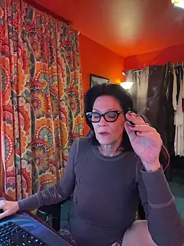 Snapshot of Good-Juju chatting on 1, 11, 2025 Good-Juju online show from 1, 11, 2025