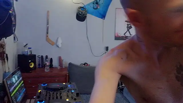 pyrowuff online show from 25, 6, 2026