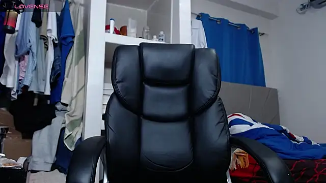 Snapshot of lewislamxxx_hot chatting on 19, 2, 2026 lewislamxxx hot online show from 19, 2, 2026