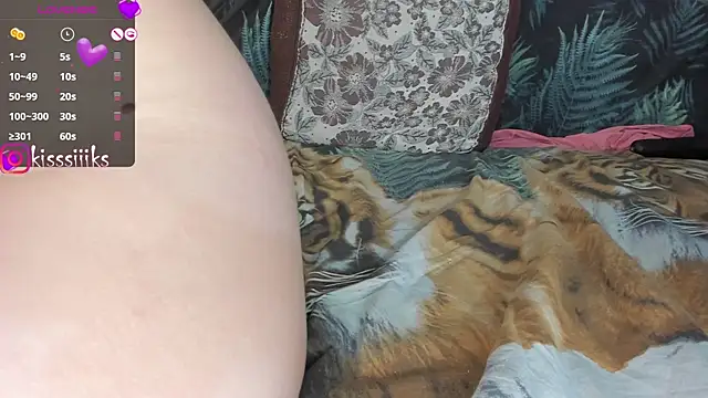 Snapshot of kisssiiik chatting on 8, 3, 2025 kisssiiik online show from 8, 3, 2025