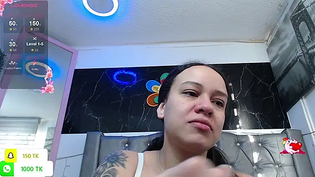 Snapshot of LAILAGUMMY chatting on 8, 11, 2025 LAILAGUMMY online show from 8, 11, 2025