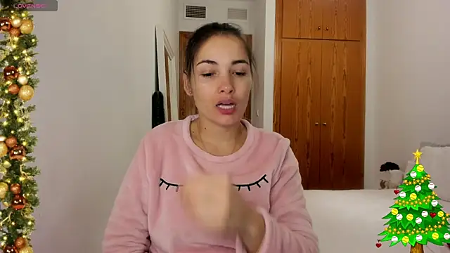 Snapshot of NiaStone chatting on 12, 12, 2024 NiaStone online show from 12, 12, 2024